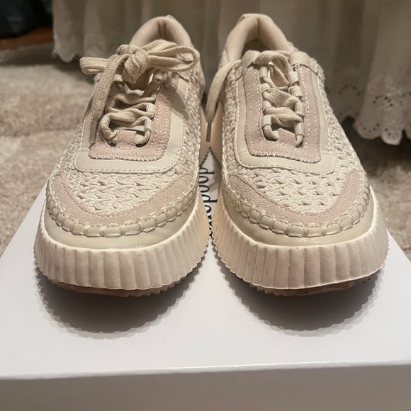 Like new Dolce Vita Dolen Pearl Sneakers Size 8. Retails for $89 - Picture 3 of 7